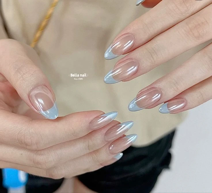 Blueberry milk nails, las uñas ideales para llevar en el invierno