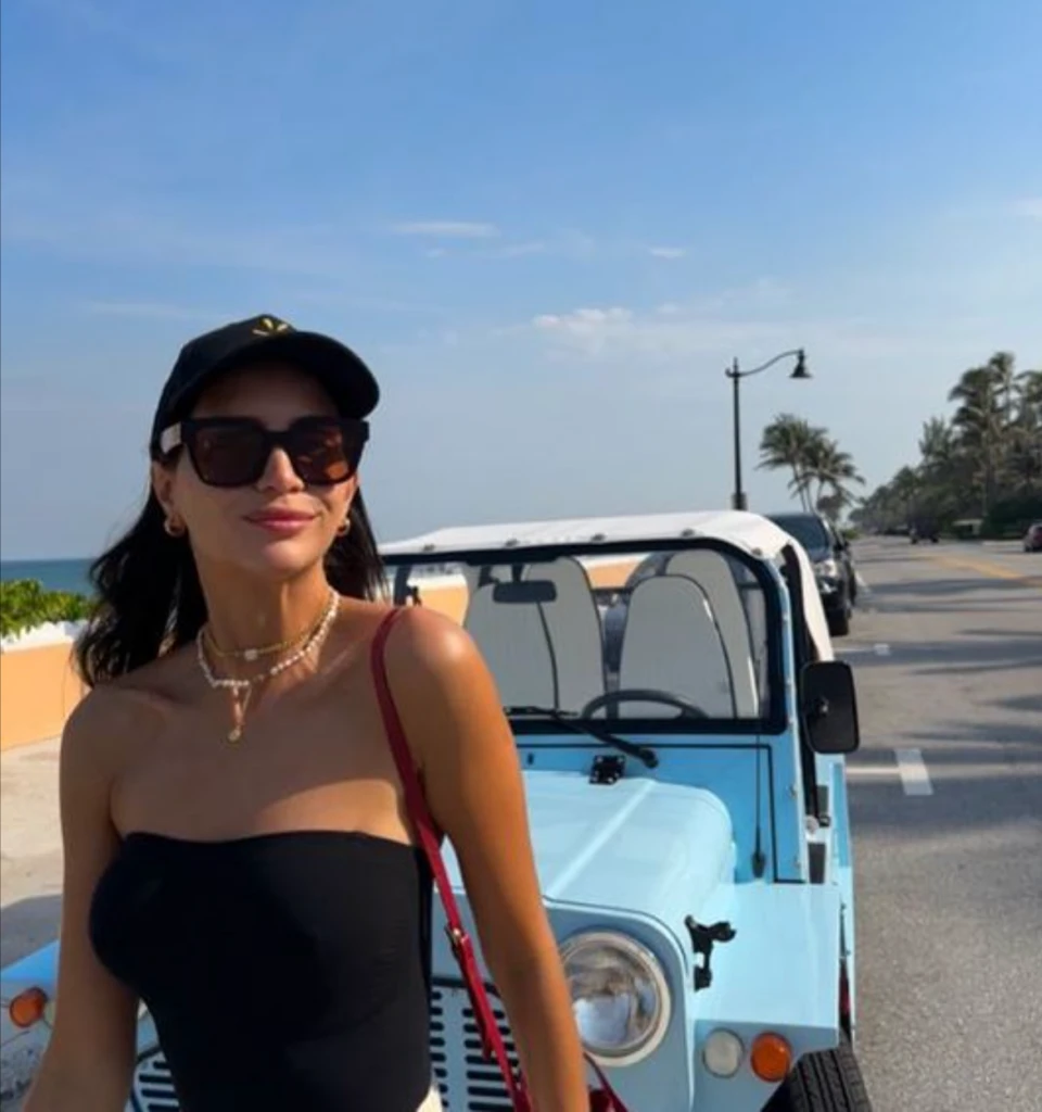 El look playero super trendy de Zaira Nara en Palm Beach