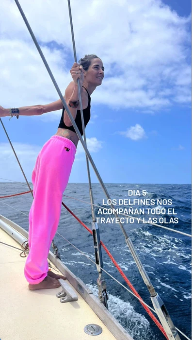 juana viale en la cubierta del velero