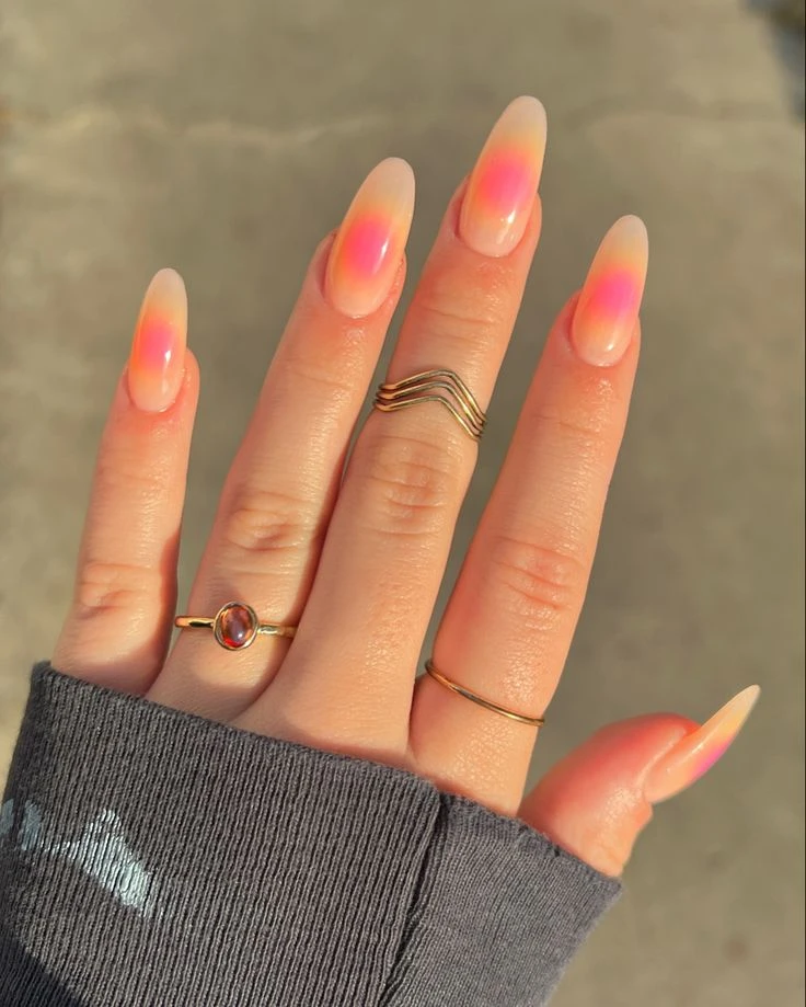 Aura nails, la manicura que enamora a la Gen-Z