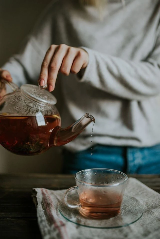 preparando una infusión