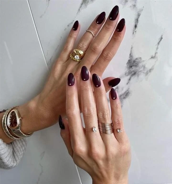 Manicura 3 colores inesperados marcan tendencia este otoño berenjena