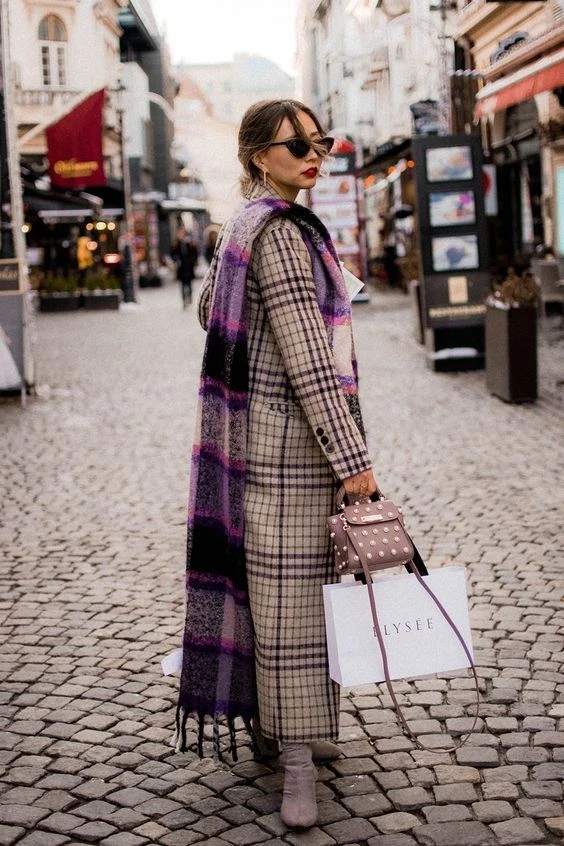 looks con abrigos de color (y trucos para combinarlos)