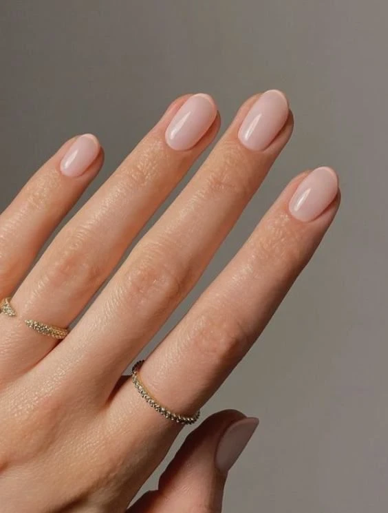 La manicura micro french llegó para destronar a la francesita