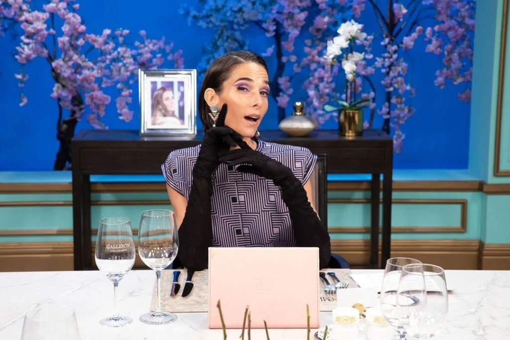 El look de Juana Viale en la mesaza