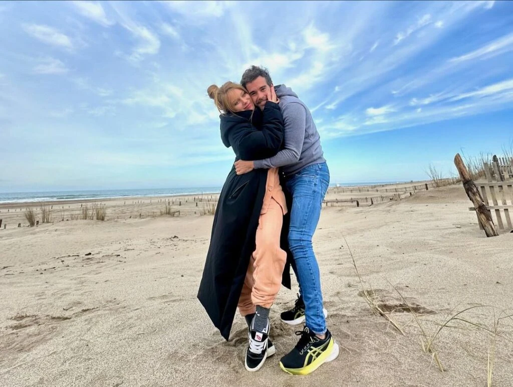Las fotos de Nicolás Cabré con Rocío Pardo y su hija, Rufina, en la playa