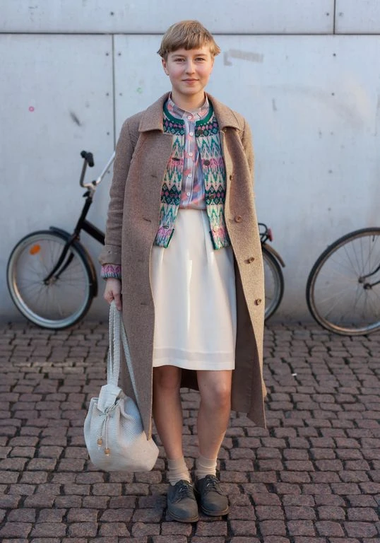 7 looks de finde con cardigan, el suéter más chic del invierno