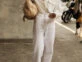 Así se usan los jeans blancos este otoño invierno 2024. Foto: Pinterest. 