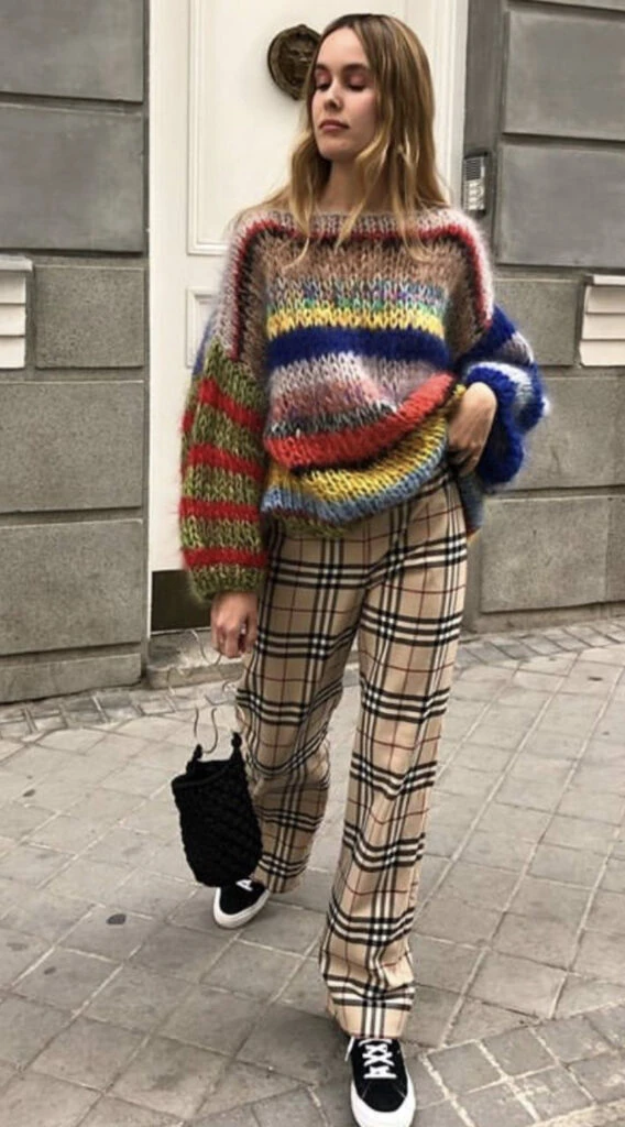 Así se usan los suéteres hechos a mano este otoño 2024. Foto: Pinterest.