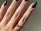 Las black nails regresaron a la moda y marcan tendencia en el street style