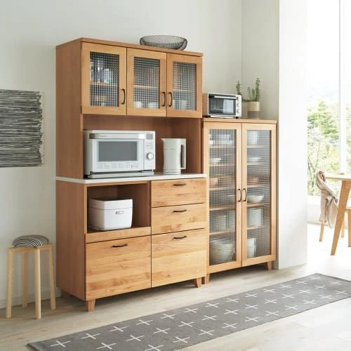 Una cocina hecha con materiales reciclados.