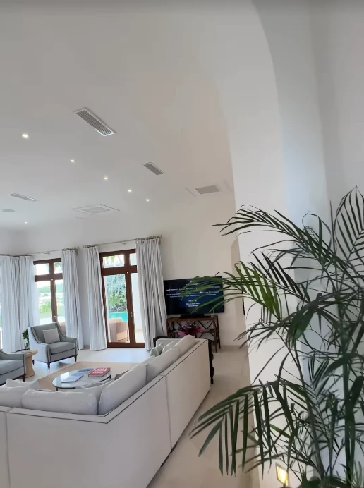 Las fotos del viaje de Pampita al Caribe junto a sus amigas