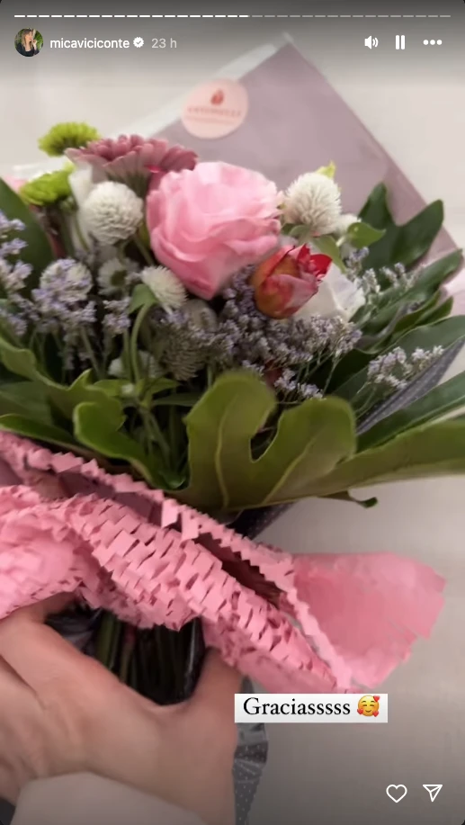 Mica Viciconte mostró los ramos de flores que le regalaron en Telefe