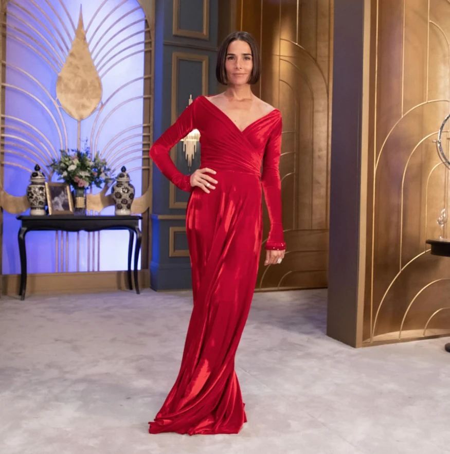 Juana Viale y su look reciclado de Bogani en su regreso a la mesaza