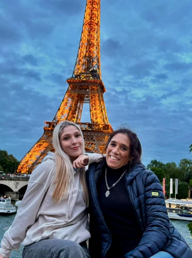 Emiliano Pinsón viajó a Europa con su hija Vicky y su ex esposa, Pau Garbesi.