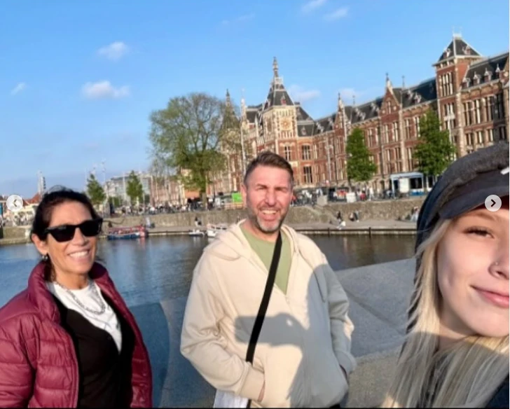 Emiliano Pinsón viajó a Europa con su hija Vicky y su ex esposa, Pau Garbesi.