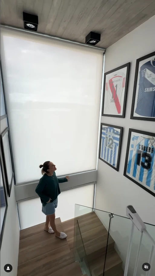 Mica Viciconte mostró el museo del fútbol que instaló en su casa