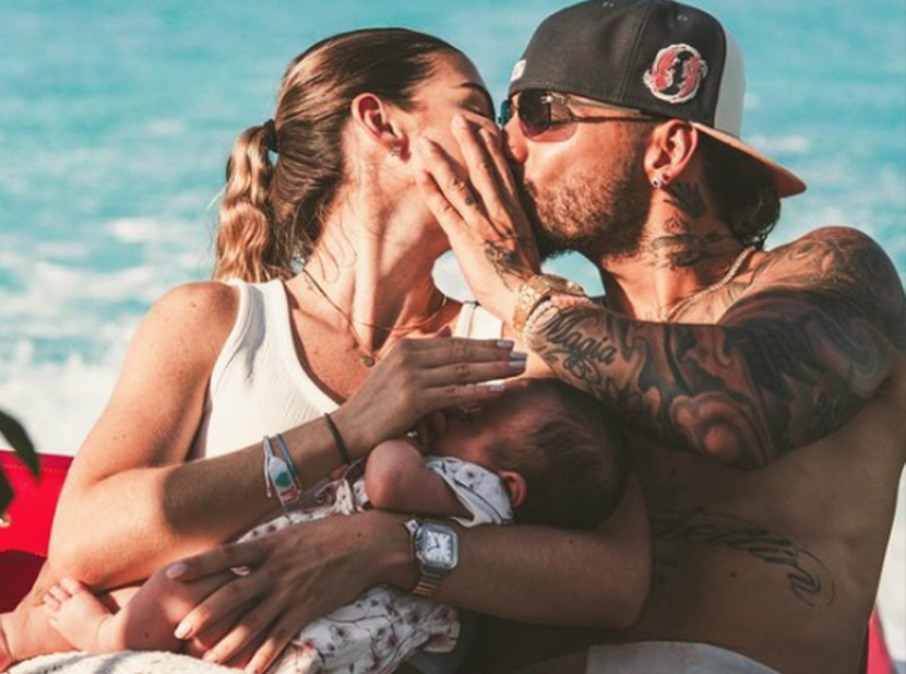 Las fotos de Maluma y su familia en unas playas paradisíacas