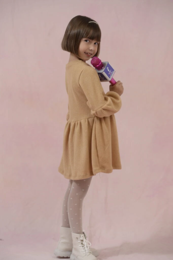 Quién es Juliet Czupiak, la mini periodista de siete años que entrevistó a Mirtha Legrand