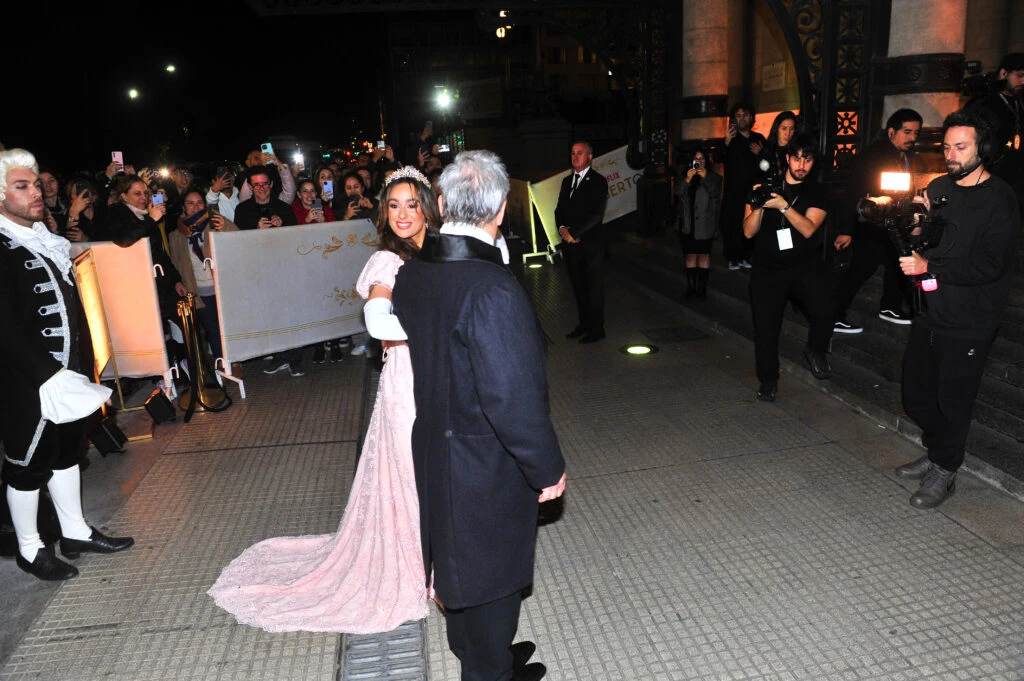 Vidriera: de Sofía Gonet a Eva Bargiela, los looks de los famosos en la falsa boda de Nico Occhiato y Flor Jazmín Peña