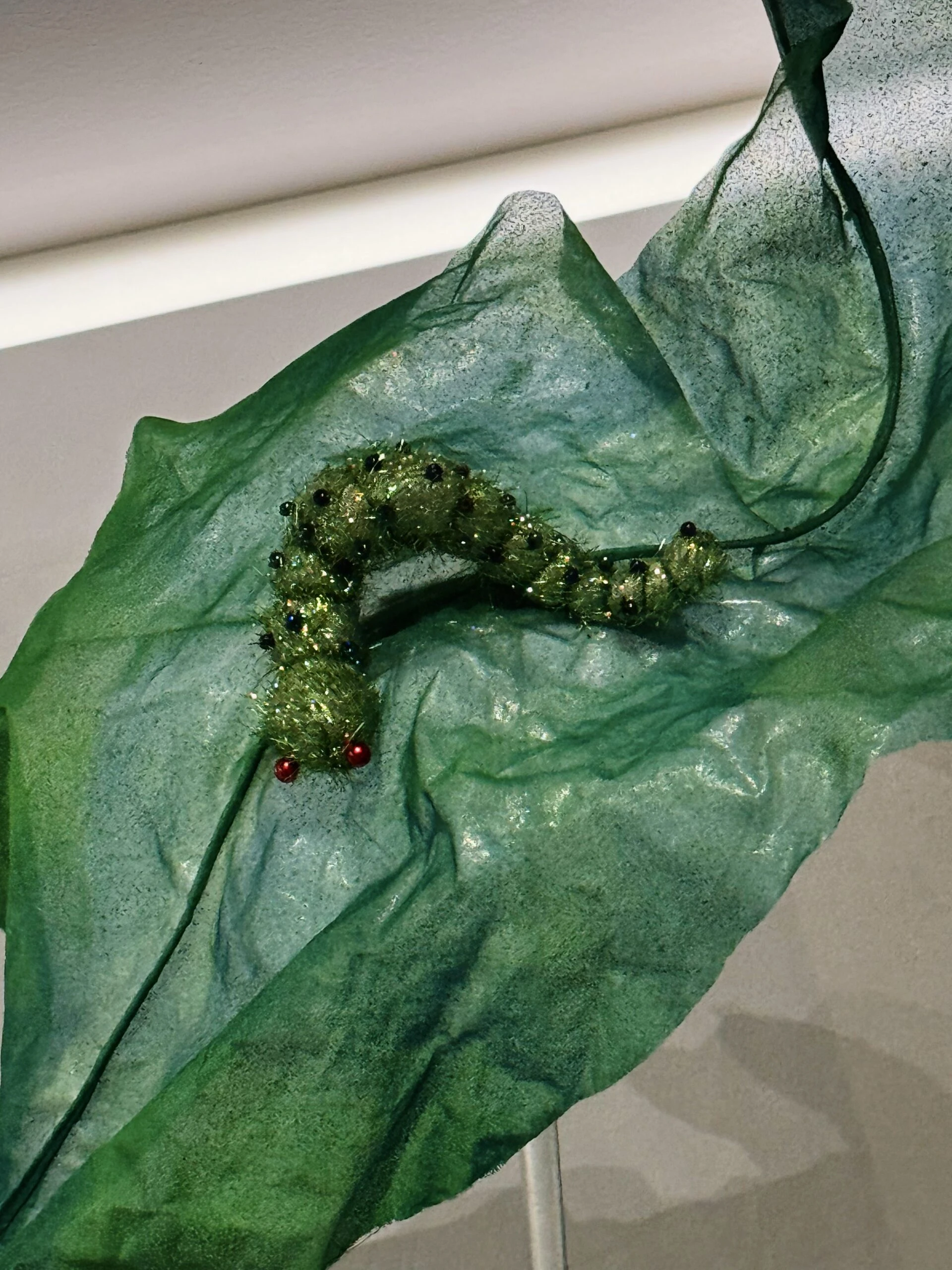 Detalles de headpiece por Stephen Jones