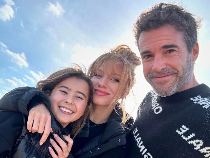 Las fotos de Nicolás Cabré con Rocío Pardo y su hija, Rufina, en la playa foto: ig