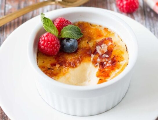 La receta de crème brûlée fácil e ideal para hacer en tu casa