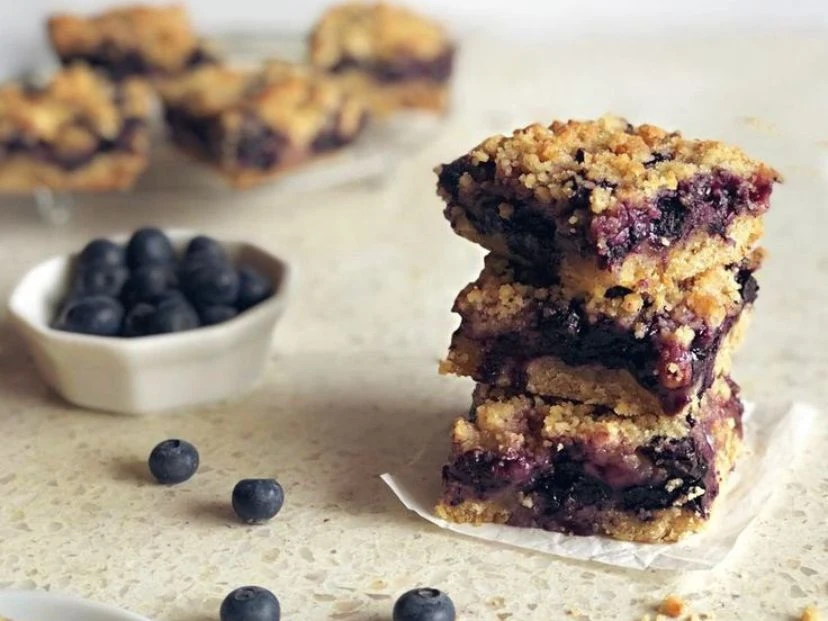 La receta de cuadraditos de queso y arándanos de Agustina Vives