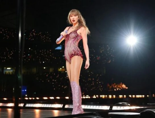 3 nuevos looks de Taylor Swift by Roberto Cavalli para romperla en el escenario