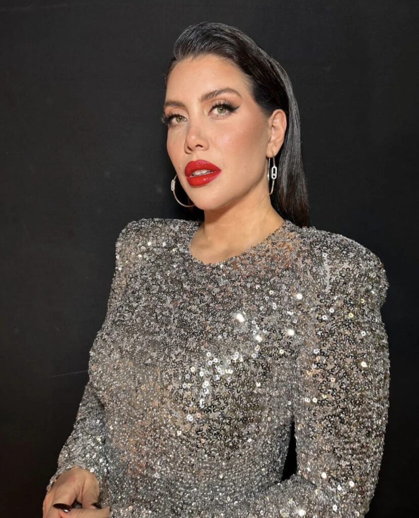 Wanda Nara causó impacto con un look shiny en Italia. Foto: Instagram.