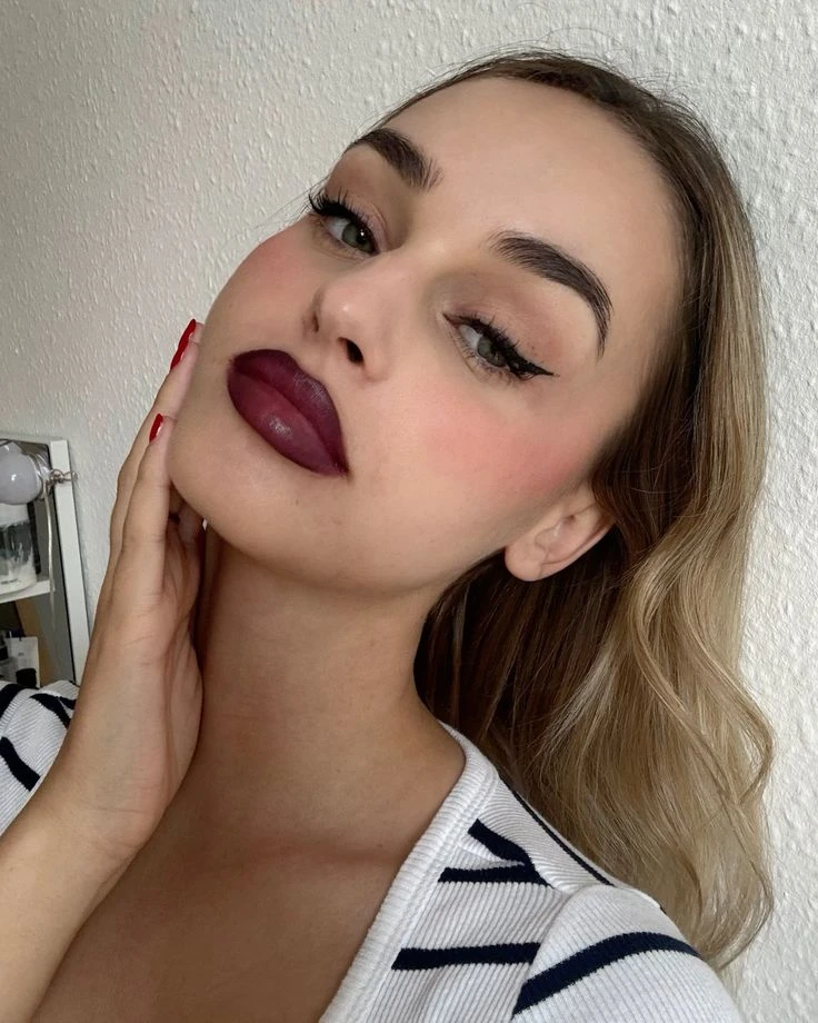 Cherry make up, el maquillaje más trendy que marca tendencia en el otoño