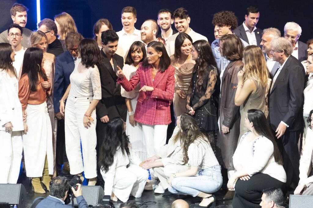 la reina letizia en zapatillas