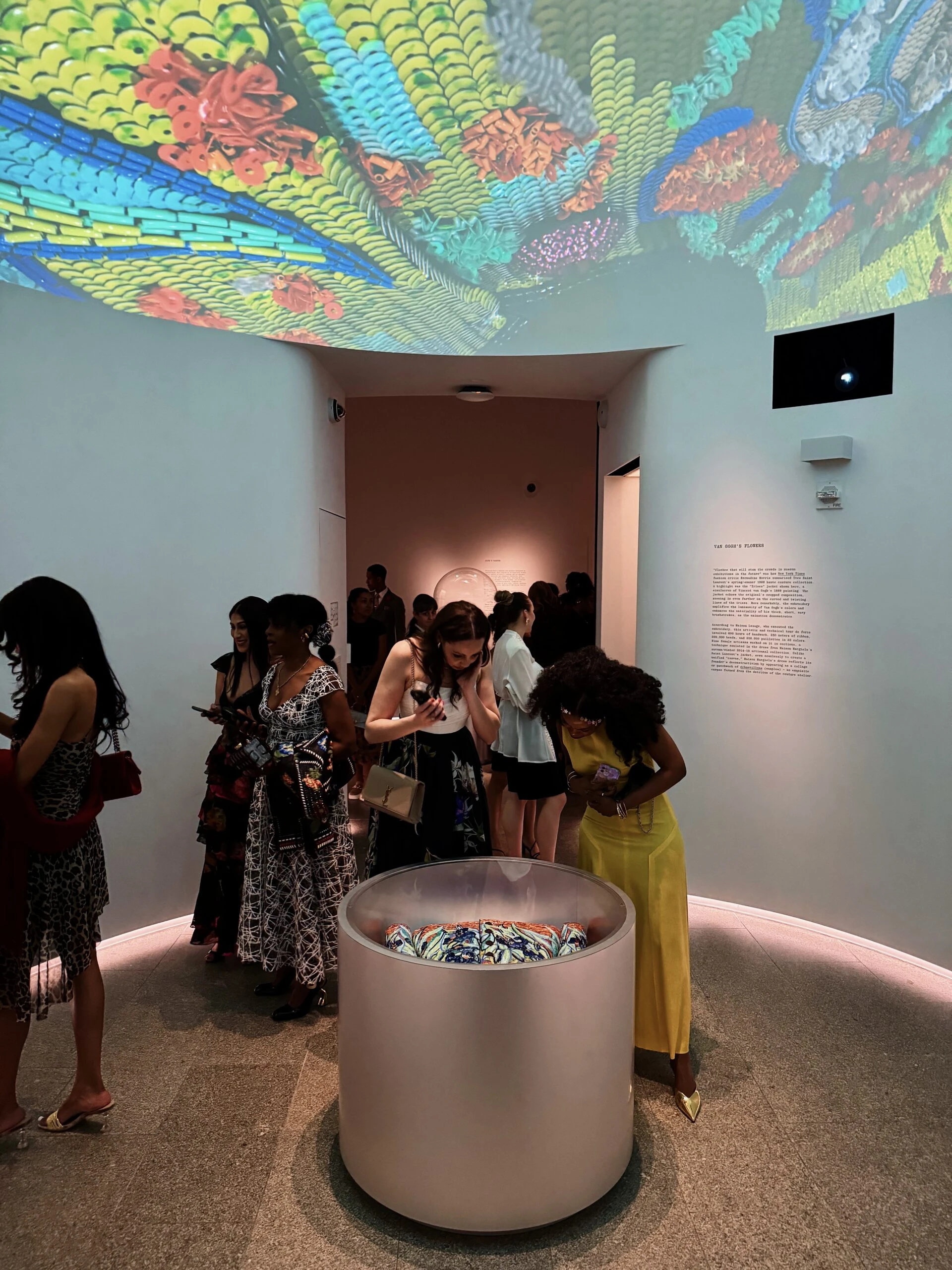 La galería de los diseños inspirados en las flores de Van Gogh