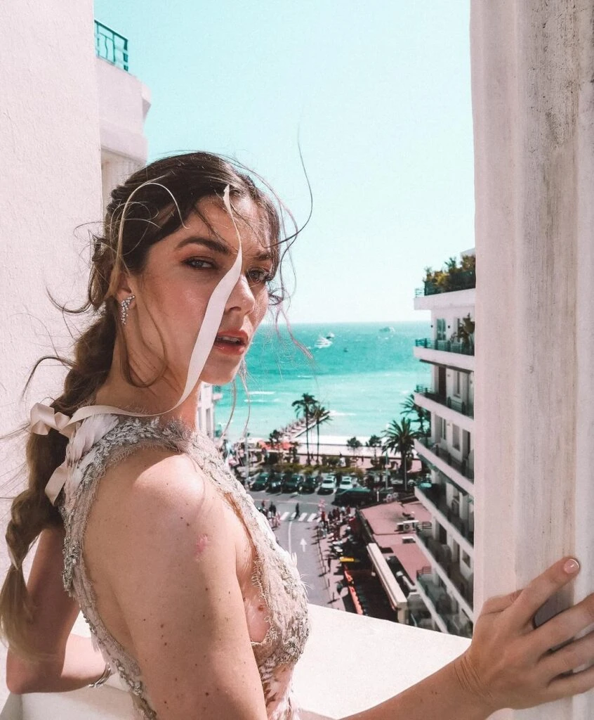 Laura Laprida eligió un look romántico para la alfombra roja de Cannes