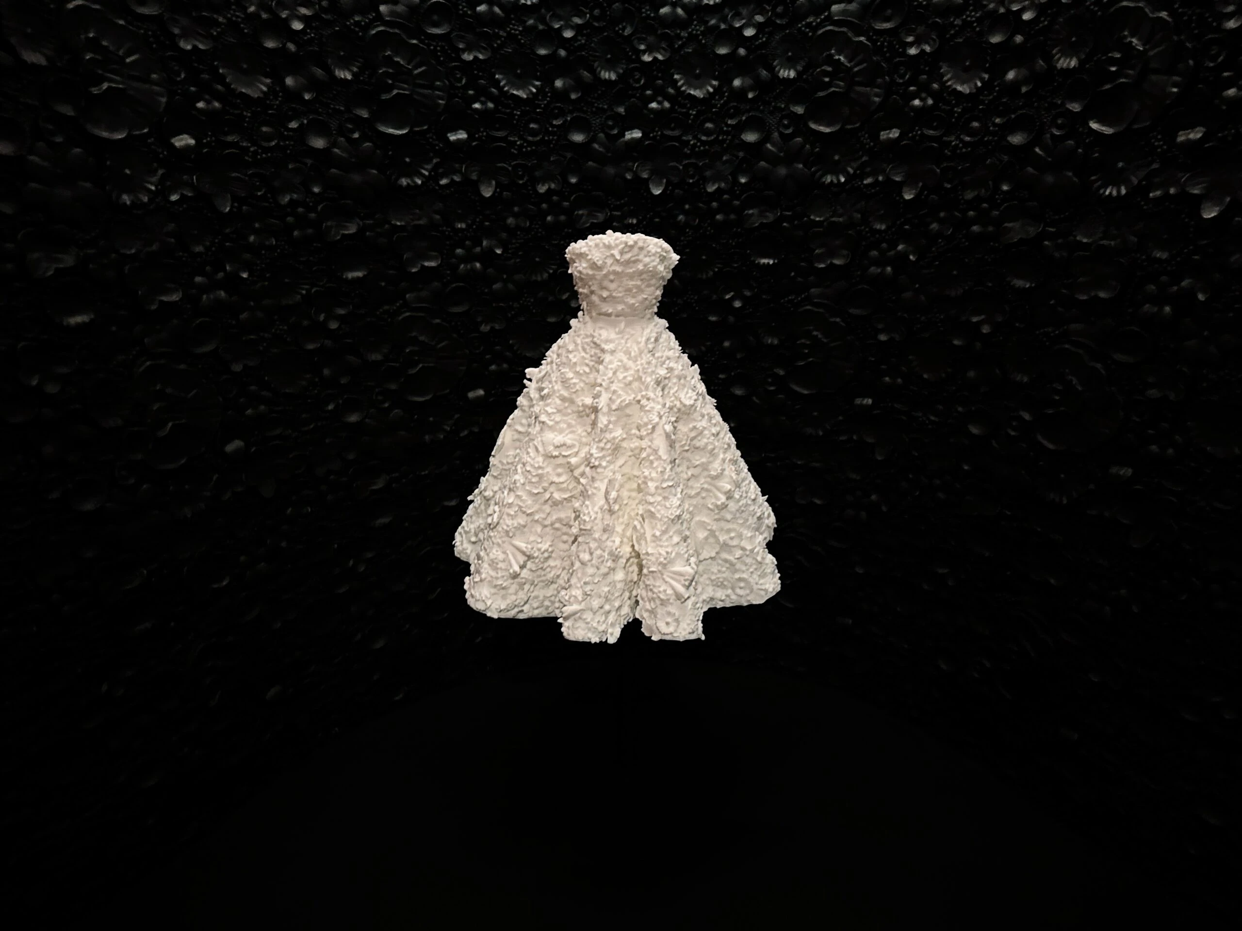 Miniatura réplica del diseño de Christian Dior, Miss Dior, otoño invierno 2013/2014