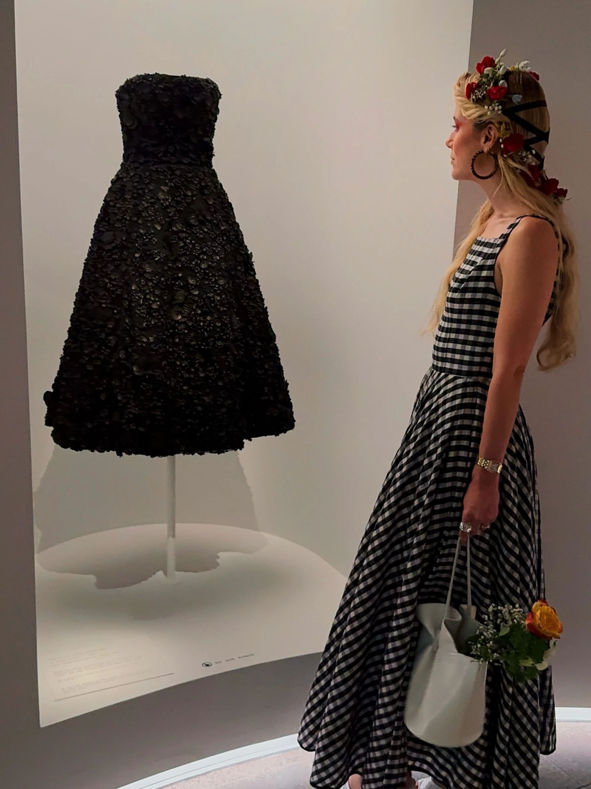 Observando la edición 2020 de un diseño de Christian Dior otoño invierno 2013/4