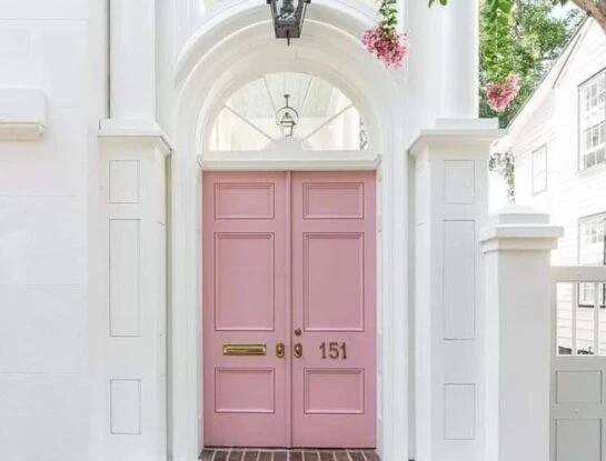Pintar una puerta de color marca tendencia en deco
