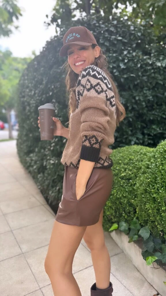 Pampita mostró cómo se llevan los shorts en invierno