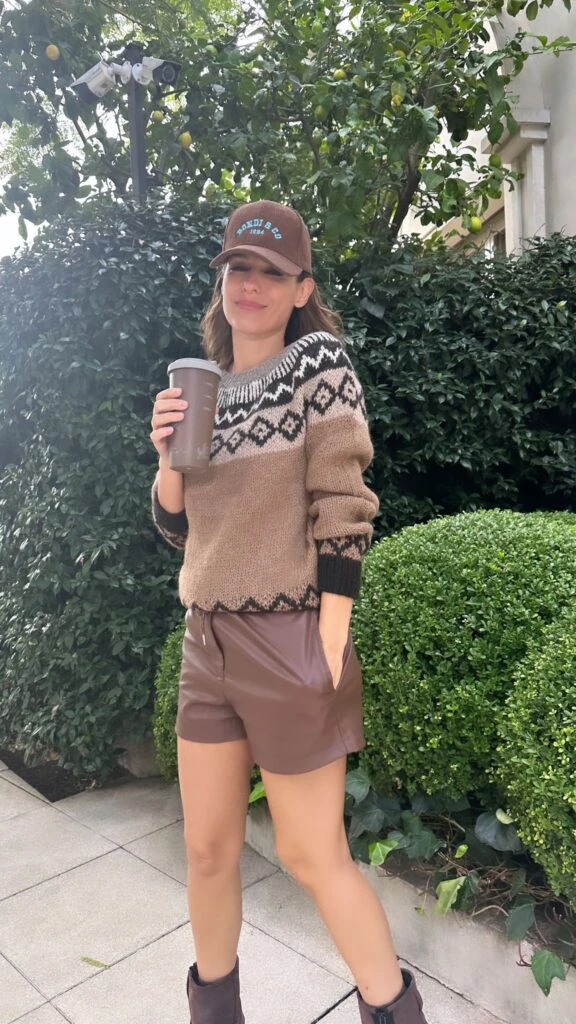 Pampita mostró cómo se llevan los shorts en invierno