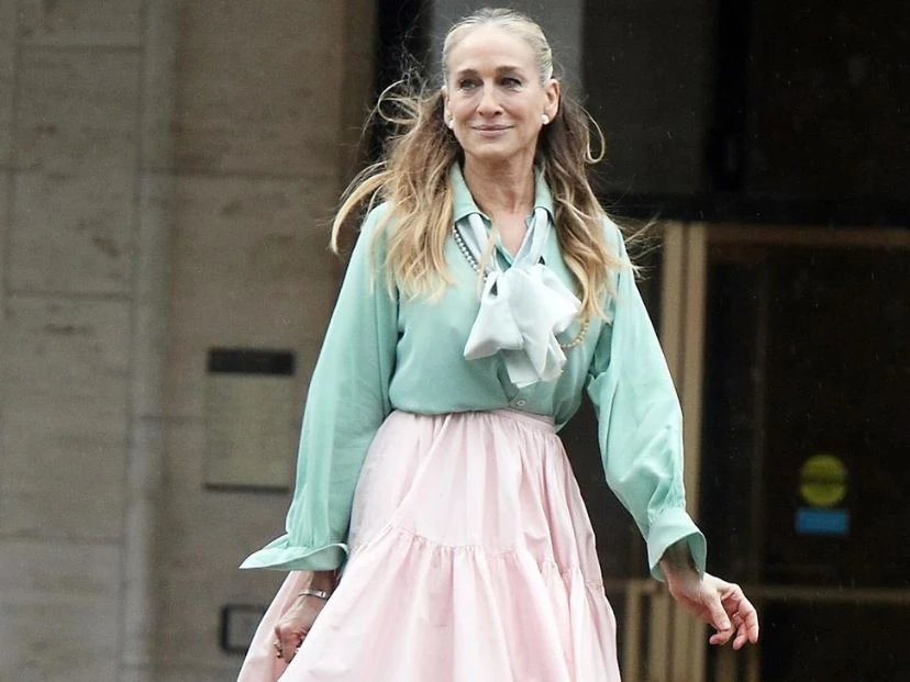 Sarah Jessica Parker muestra la fórmula ideal para combinar joggers con zapatos
