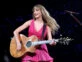 3 nuevos looks de Taylor Swift by Roberto Cavalli para romperla en el escenario
