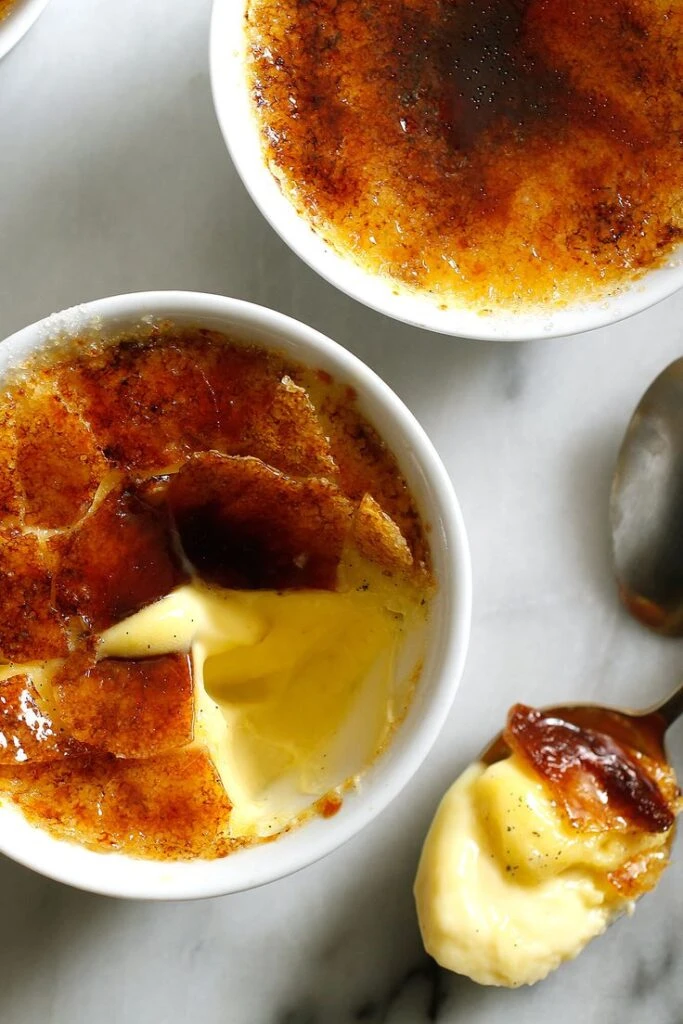 La receta de crème brûlée fácil e ideal para hacer en tu casa