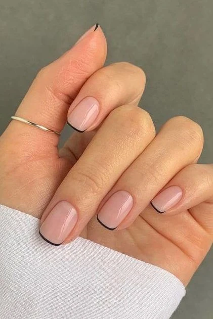 La manicura micro french llegó para destronar a la francesita