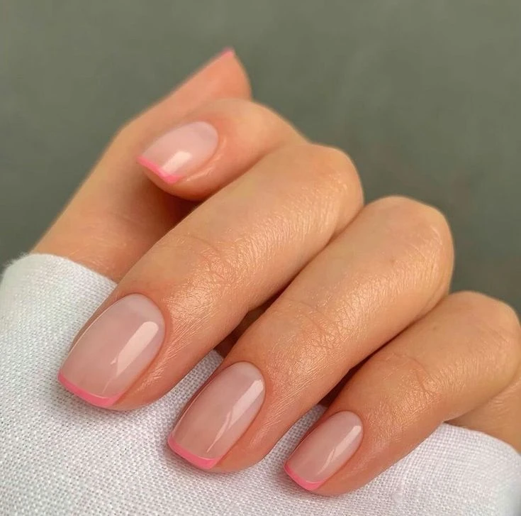 La manicura micro french llegó para destronar a la francesita