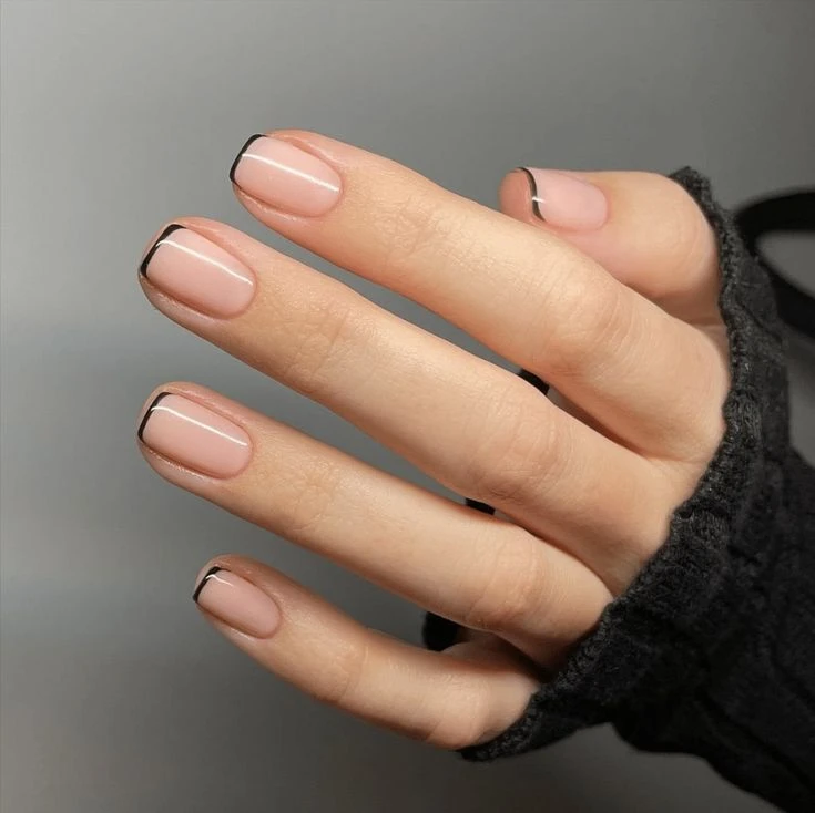 La manicura micro french llegó para destronar a la francesita