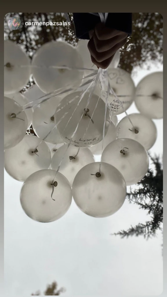 Pampita lanzó globos blancos al cielo para honrar a Blanca, que cumpliría 18 años