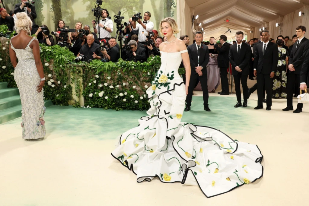 Gigi Hadid deslumbró con su outfit floral para la Met Gala