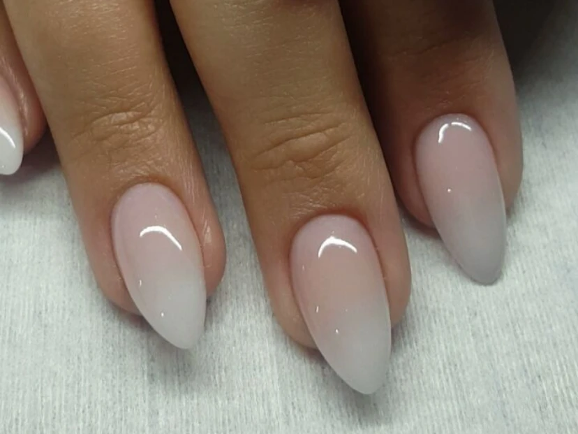 uñas fombre francesita