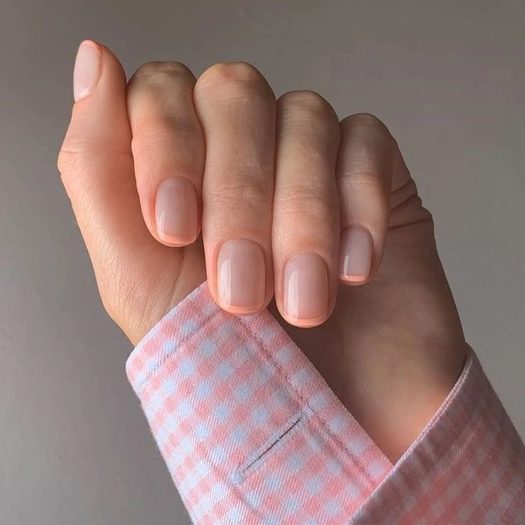 La manicura micro french llegó para destronar a la francesita