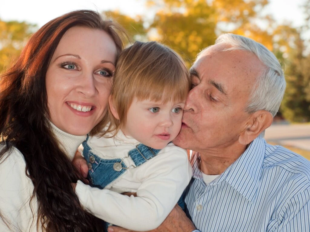 Hombre maduro con mujer joven: claves de la nueva masculinidad